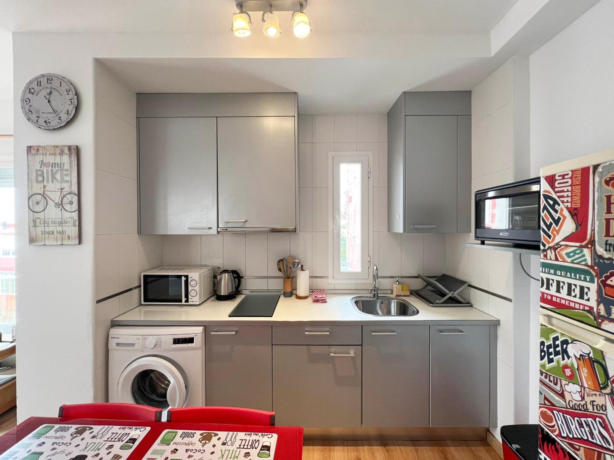 Barcelo 30, Terrace, Center, Garage On Request, Quite Neighborhood, Ba * Malaga