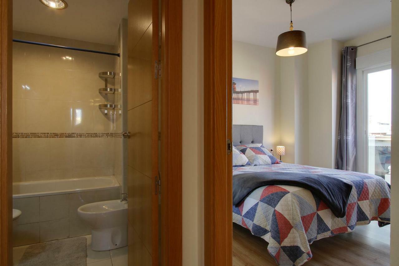 Barcelo 30, Terrace, Center, Garage On Request, Quite Neighborhood, Ba Apartment Malaga